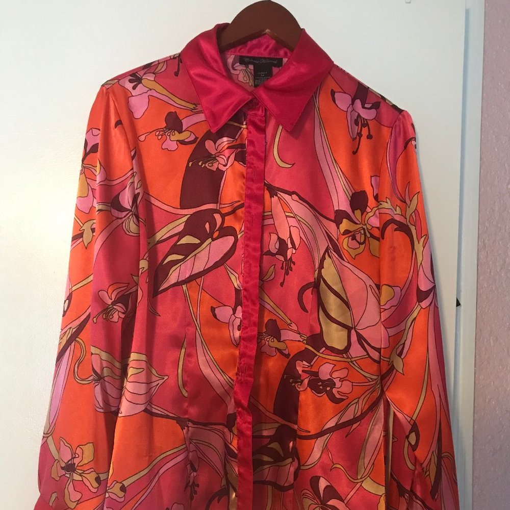 pink shirt